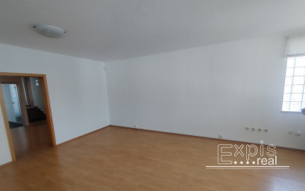 PRENÁJOM 4 izbový byt s terasou a parkovaním Staré mesto EXPISREAL