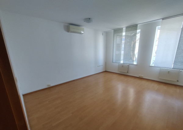 PRENÁJOM 4 izbový byt s terasou a parkovaním Staré mesto EXPISREAL