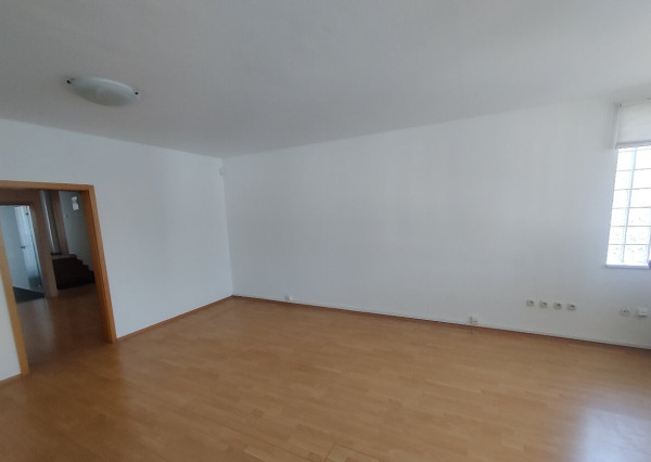 PRENÁJOM 4 izbový byt s terasou a parkovaním Staré mesto EXPISREAL