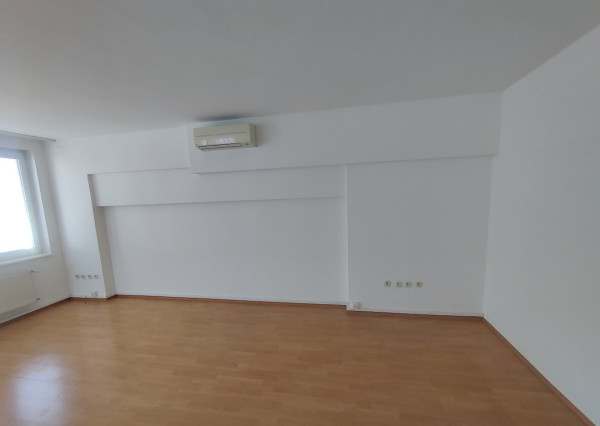 PRENÁJOM 4 izbový byt s terasou a parkovaním Staré mesto EXPISREAL
