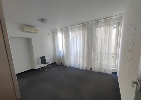 PRENÁJOM 4 izbový byt s terasou a parkovaním Staré mesto EXPISREAL
