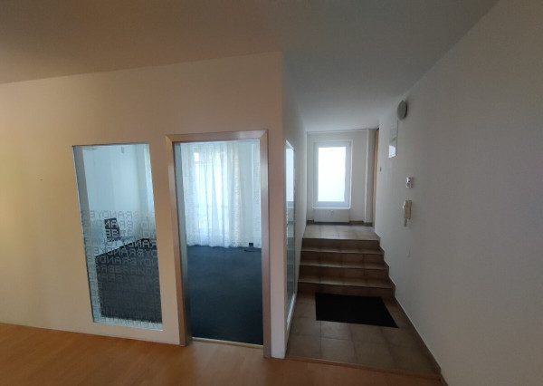 PRENÁJOM 4 izbový byt s terasou a parkovaním Staré mesto EXPISREAL