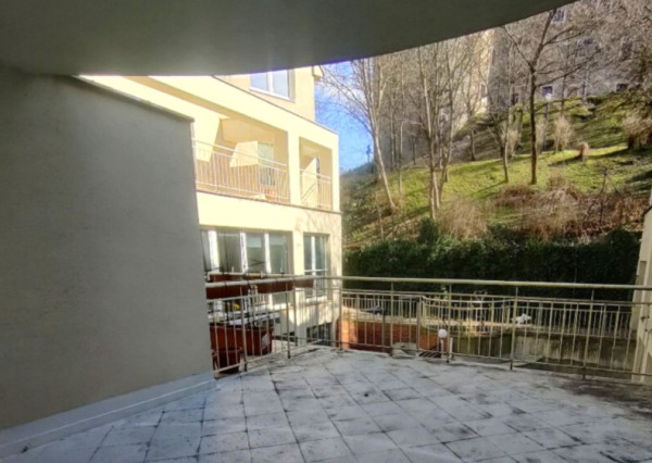 PRENÁJOM 4 izbový byt s terasou a parkovaním Staré mesto EXPISREAL