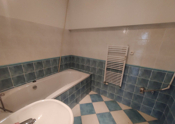 PRENÁJOM 4 izbový byt s terasou a parkovaním Staré mesto EXPISREAL