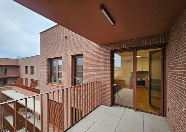 PRENÁJOM 2izb dogfriendly byt s balkónom a parkovaním Zwirn NIVY Expisreal