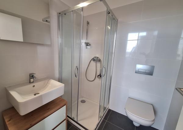 PRENÁJOM 4izb veľkometrážny byt s terasou a parkovaním SLNEČNICE Expisreal