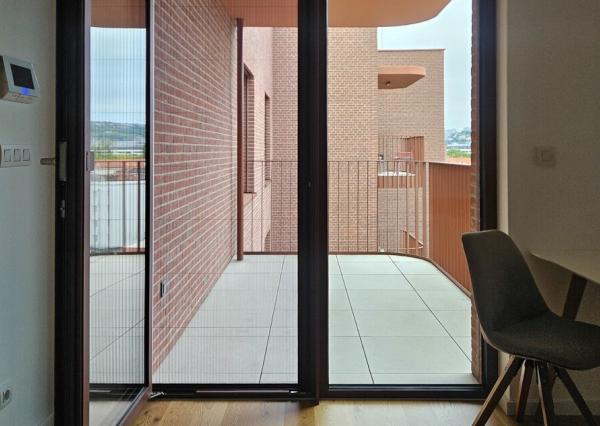 PRENÁJOM 2izb dogfriendly byt s balkónom a parkovaním Zwirn NIVY Expisreal