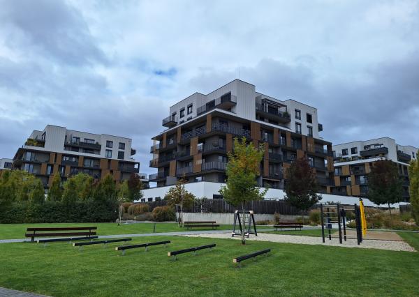 PRENÁJOM 4izb veľkometrážny byt s terasou a parkovaním SLNEČNICE Expisreal