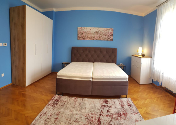 PRENÁJOM 2 izb. byt s balkónom, pri HRADE, Krátka ul., BA Staré Mesto EXPIS REAL