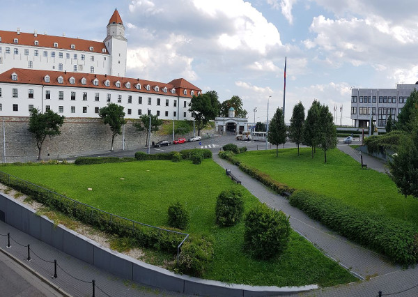 PRENÁJOM 2 izb. byt s balkónom, pri HRADE, Krátka ul., BA Staré Mesto EXPIS REAL