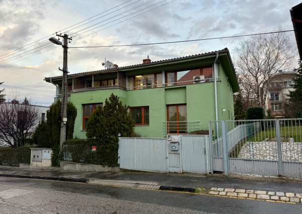 Prenájom - 4 izb. atypické bývanie v RD - EXPISreal