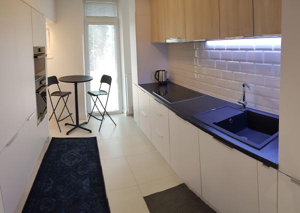 PRENÁJOM 2 izbový byt s dvomi balkónmi, Poľská ulica, Bratislava – Staré Mesto, EXPIS REAL