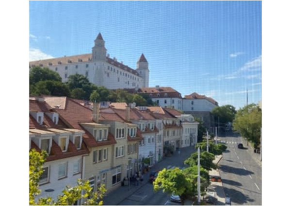 PRENÁJOM 3 izbový byt s parkingom pod hradom Zámocka EXPISREAL