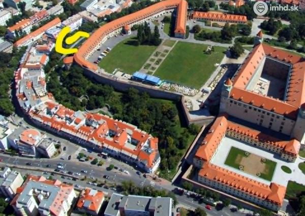 PRENÁJOM 3 izbový byt s parkingom pod hradom Zámocka EXPISREAL