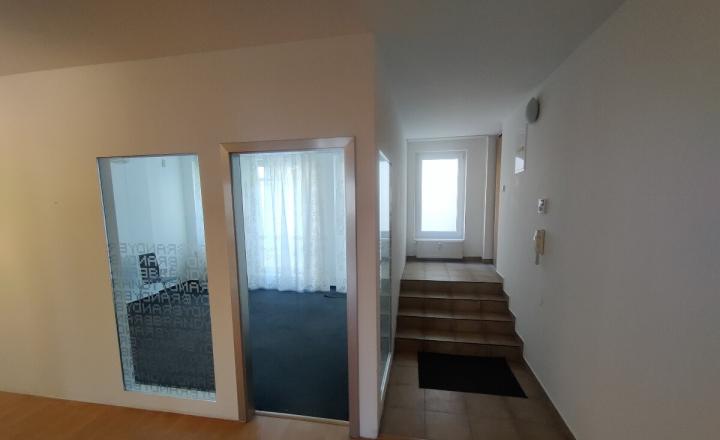 PRENÁJOM 4 izbový byt s terasou a parkovaním Staré mesto EXPISREAL - fotografia 9