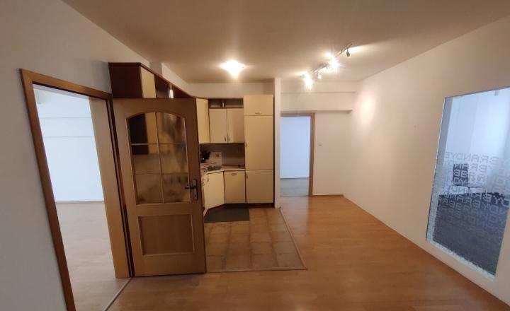 PRENÁJOM 4 izbový byt s terasou a parkovaním Staré mesto EXPISREAL - fotografia 8