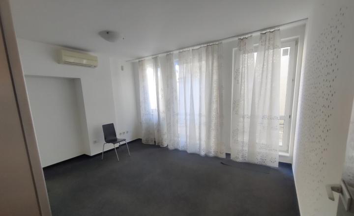 PRENÁJOM 4 izbový byt s terasou a parkovaním Staré mesto EXPISREAL - fotografia 6