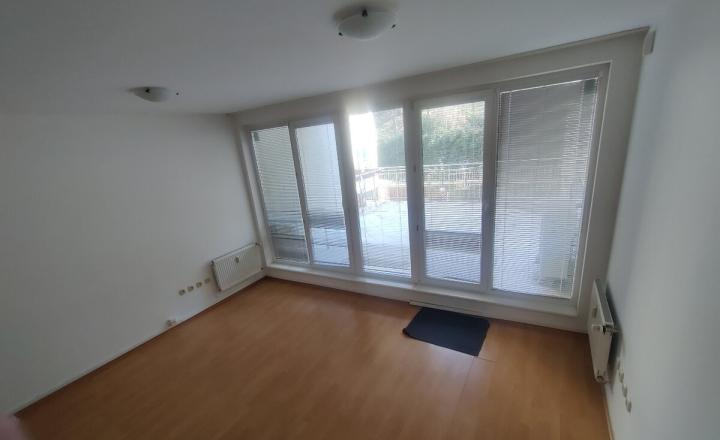 PRENÁJOM 4 izbový byt s terasou a parkovaním Staré mesto EXPISREAL - fotografia 2