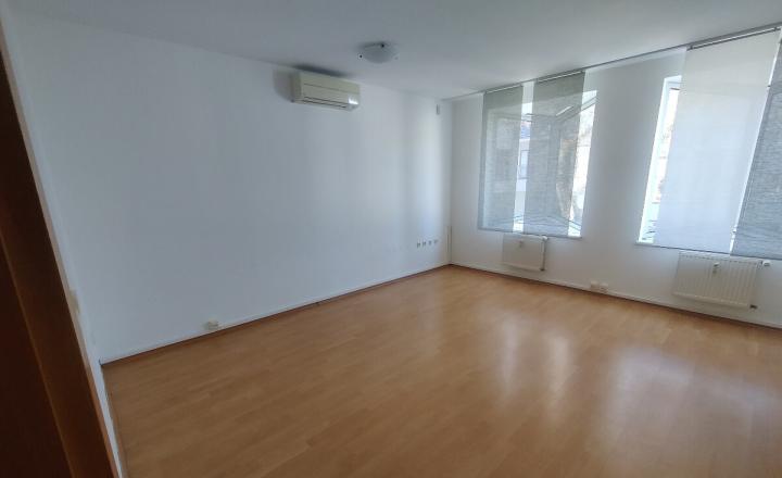 PRENÁJOM 4 izbový byt s terasou a parkovaním Staré mesto EXPISREAL - fotografia 3