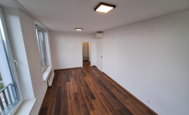 PRENÁJOM 4izb veľkometrážny byt s terasou a parkovaním SLNEČNICE Expisreal - fotografia 10