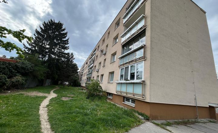 PREDAJ 3 izbový byt s loggiou, ulica Staré Záhrady, Ružinov - Bratislava II  EXPIS REAL - fotografia 1