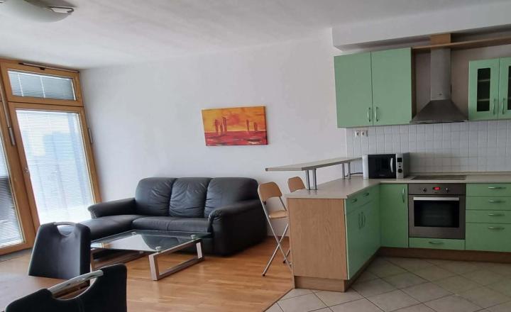 PRENÁJOM 2 izbový byt s bazénom na streche NIVY Ružinov EXPISREAL - fotografia 4