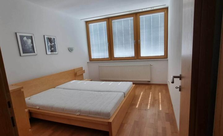 PRENÁJOM 2 izbový byt s bazénom na streche NIVY Ružinov EXPISREAL - fotografia 8
