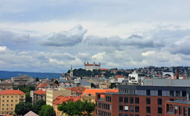 PRENÁJOM 2izb byt SKYPARK s výhľadom na hrad Bottova Staré mesto EXPISREAL - fotografia 1