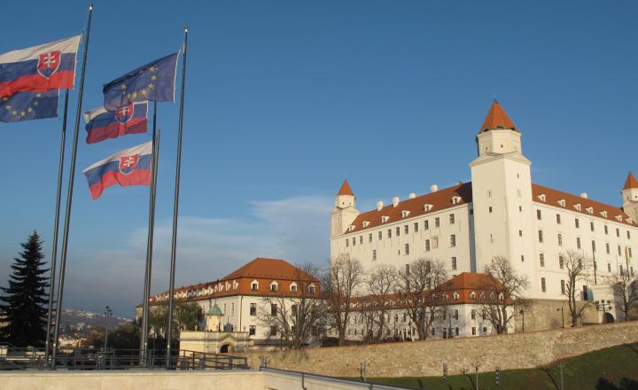 PRENÁJOM 2 izb. byt s balkónom, pri HRADE, Krátka ul., BA Staré Mesto EXPIS REAL - fotografia 1