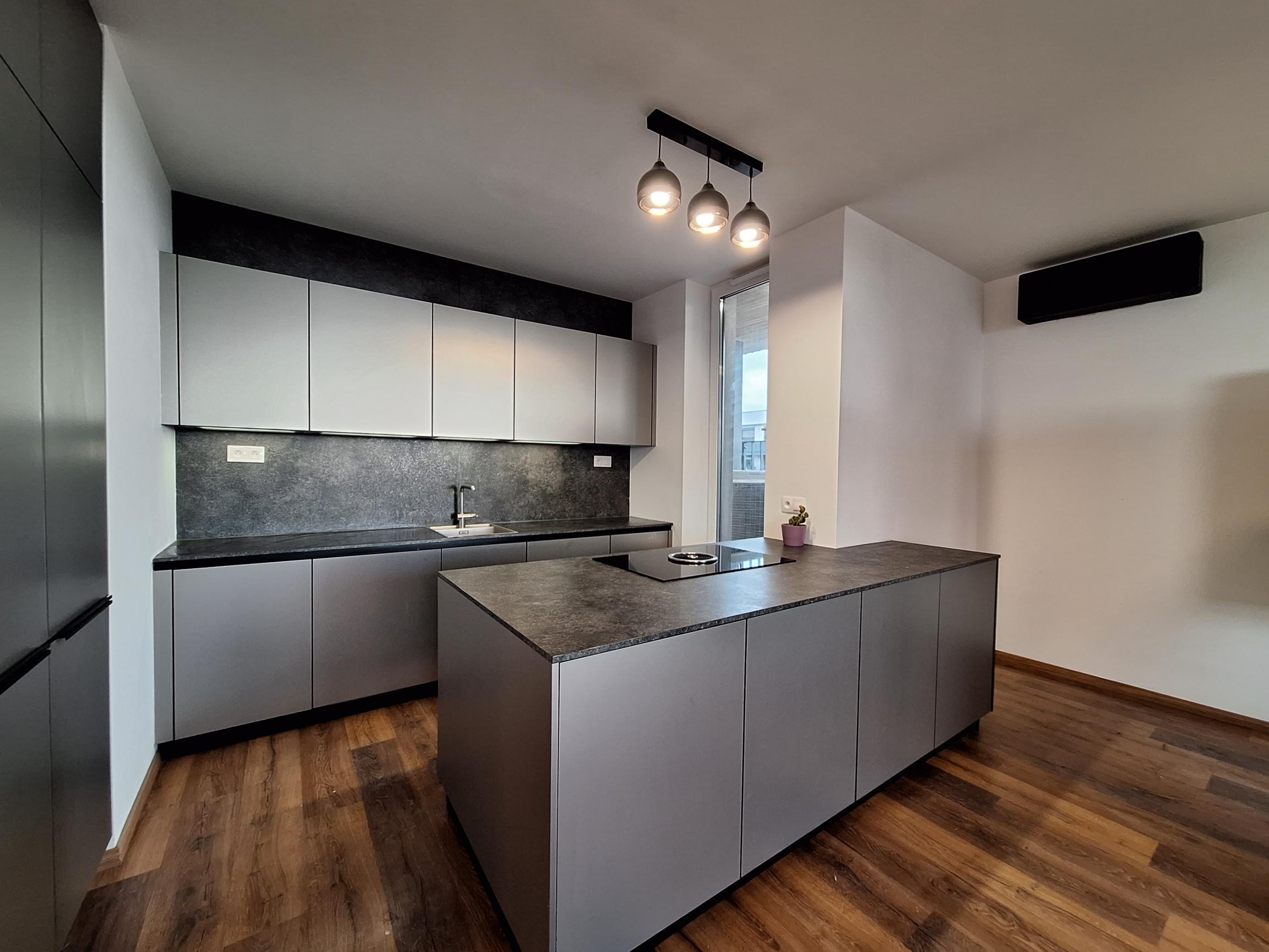 PRENÁJOM 4izb veľkometrážny byt s terasou a parkovaním SLNEČNICE Expisreal