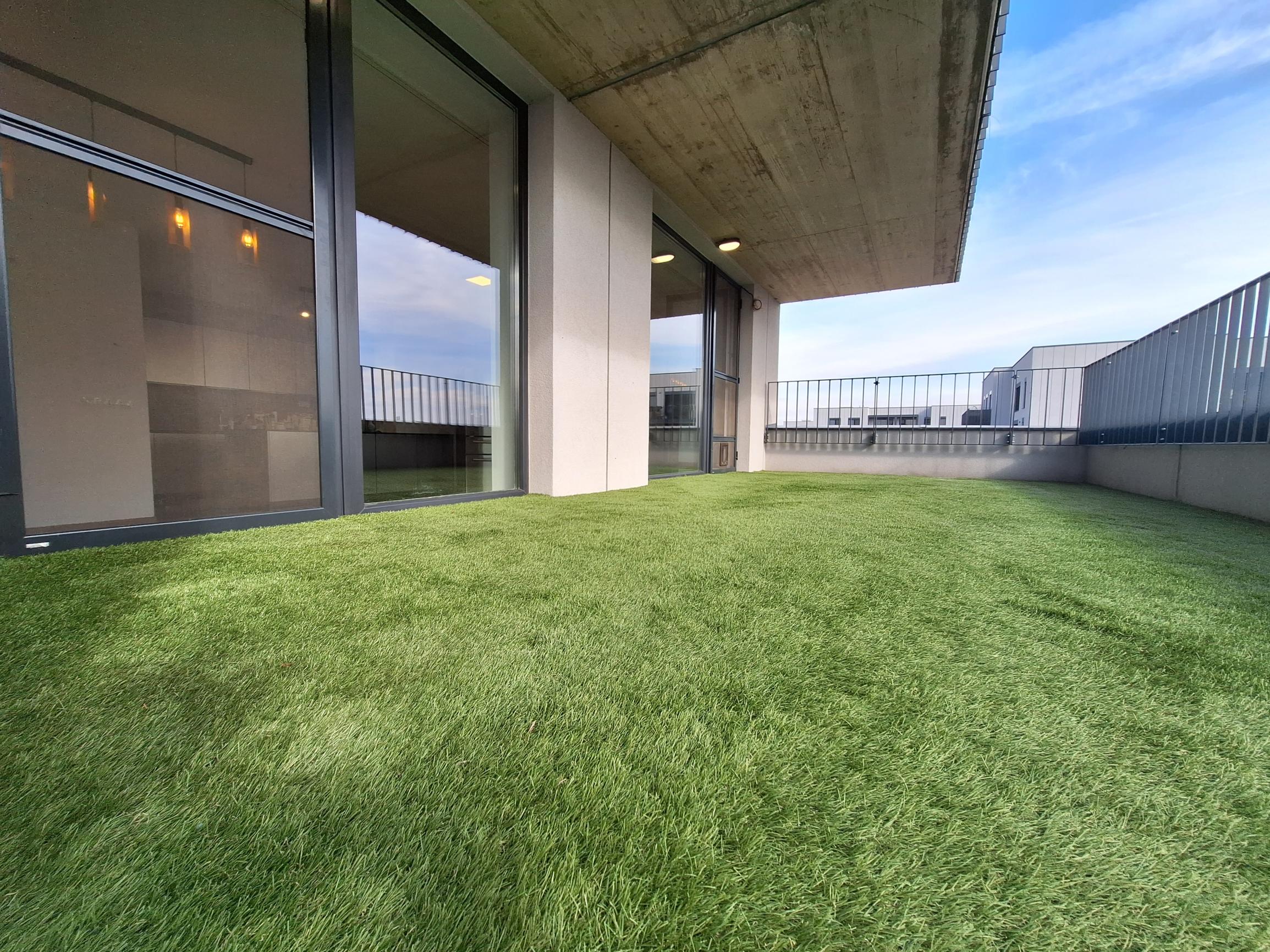 PRENÁJOM 4izb veľkometrážny byt s terasou a parkovaním SLNEČNICE Expisreal