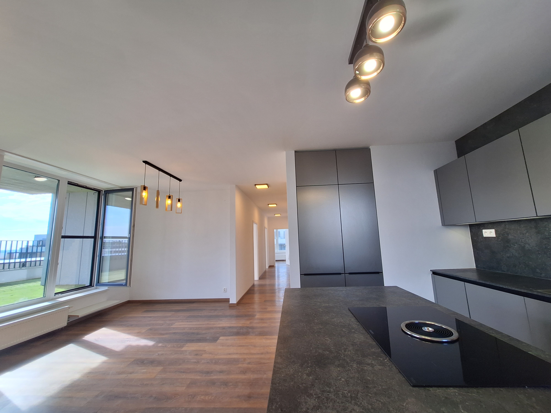 PRENÁJOM 4izb byt s veľkou terasou a parkovaním SLNEČNICE Expisreal