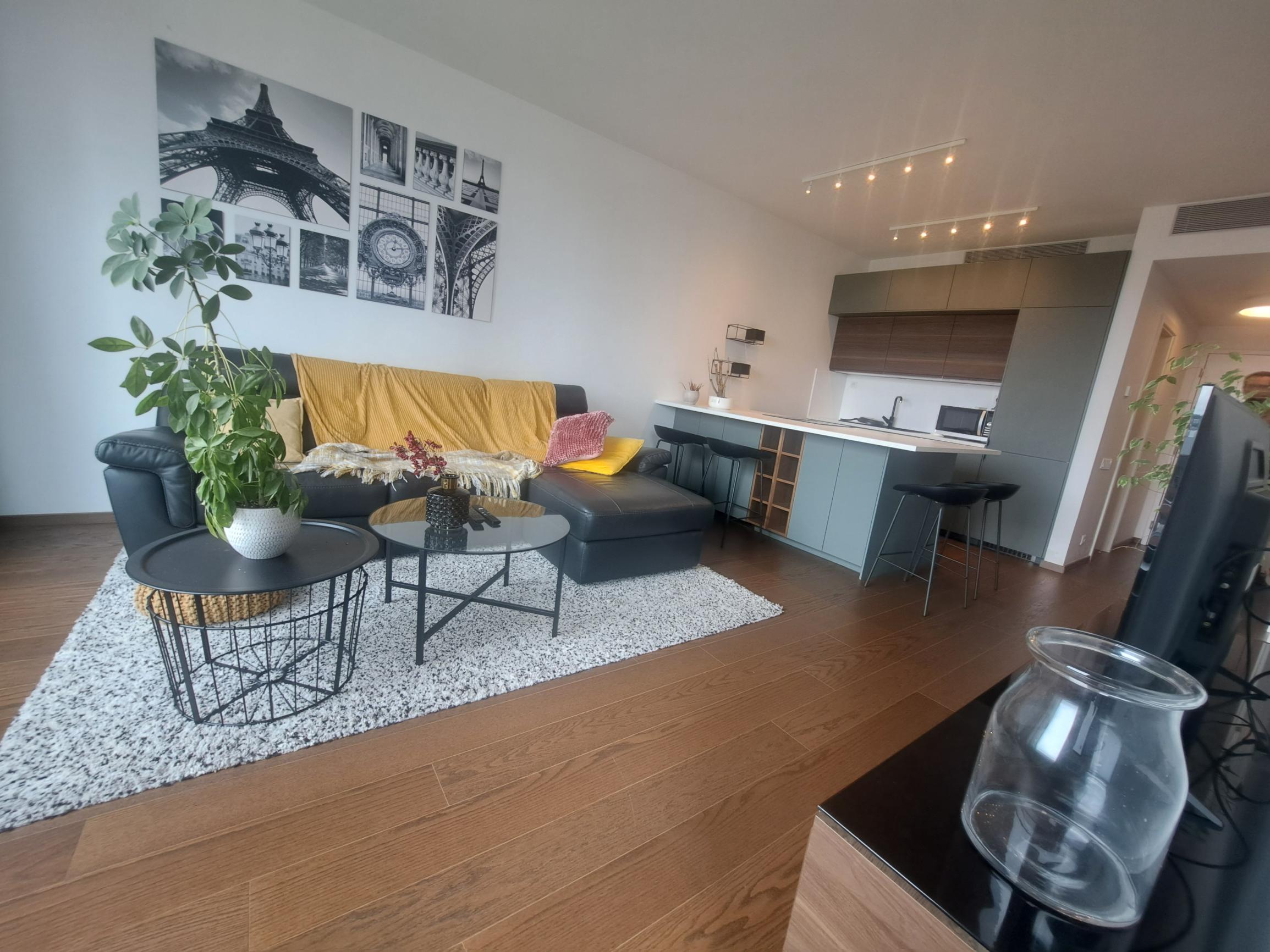PRENÁJOM 2izb byt SKYPARK s výhľadom na hrad Bottova Staré mesto EXPISREAL